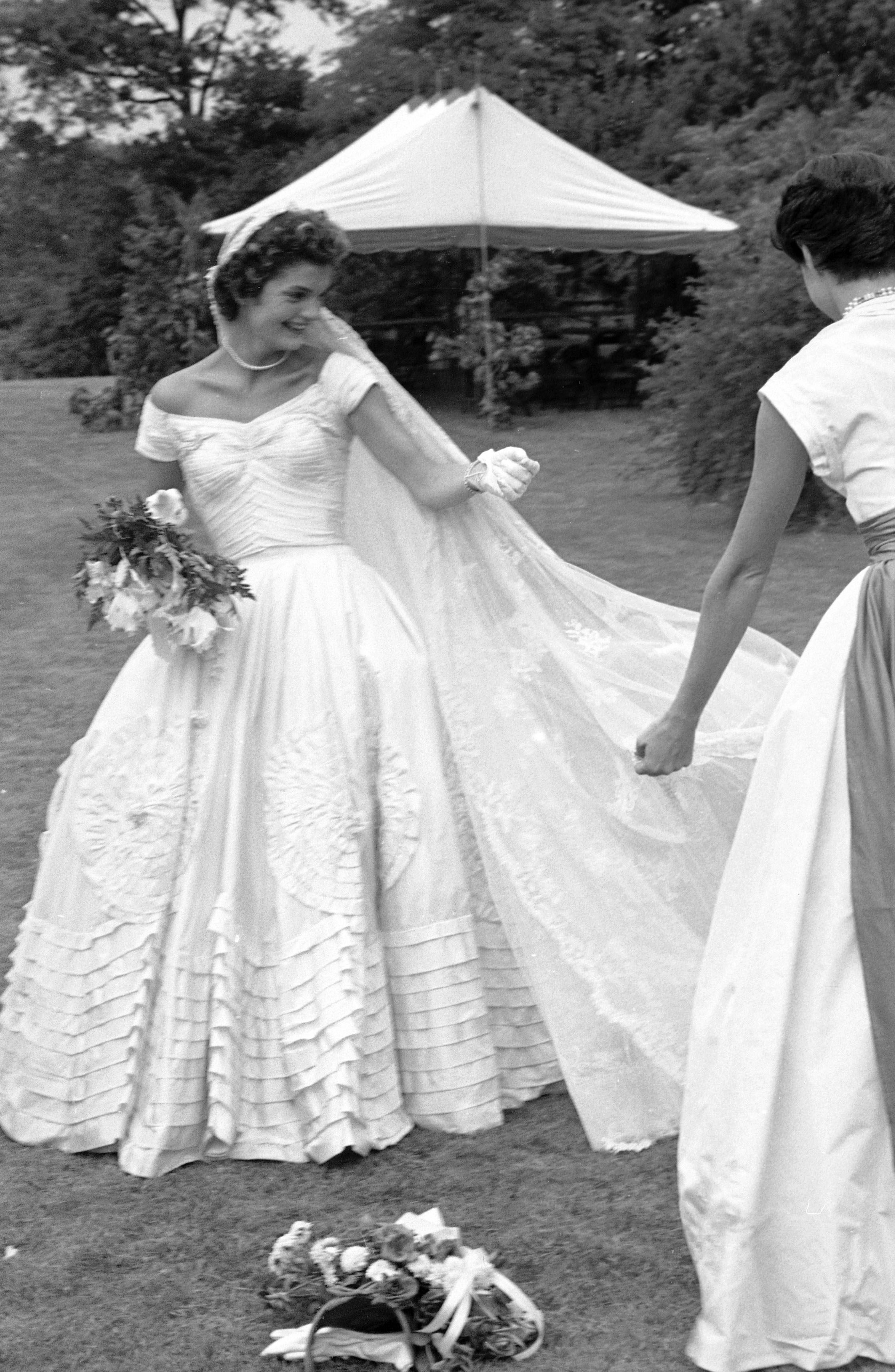 jacqueline kennedy wedding dress